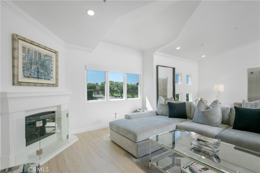 401 Seaward Road, Unit 2 Corona del Mar, CA 92625 - Photo 2 of 25