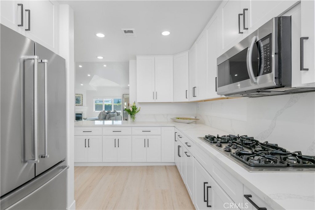 401 Seaward Road, Unit 2 Corona del Mar, CA 92625 - Photo 4 of 25