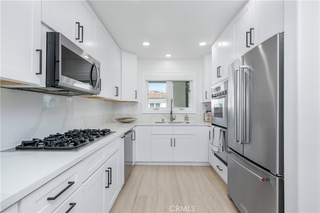 401 Seaward Road, Unit 2 Corona del Mar, CA 92625 - Photo 6 of 25