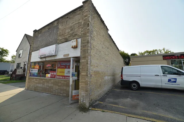 a view of a car park in front of house