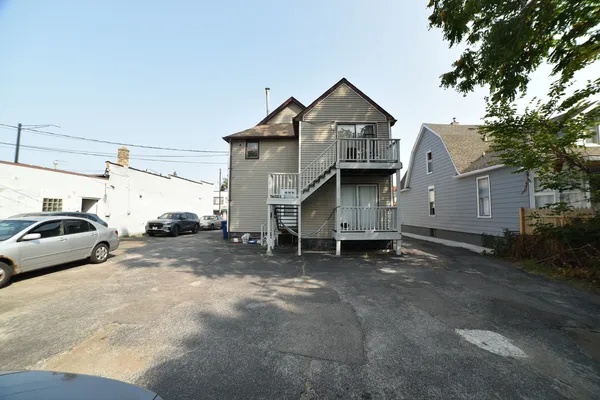 a view of a car park in front of house