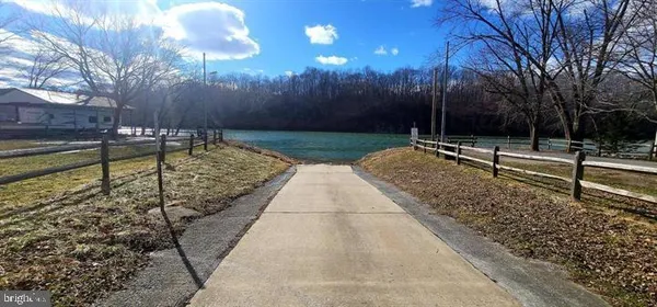 $90,000 | 2 & 3 Poison Oak Road, Falling Waters, WV 25419