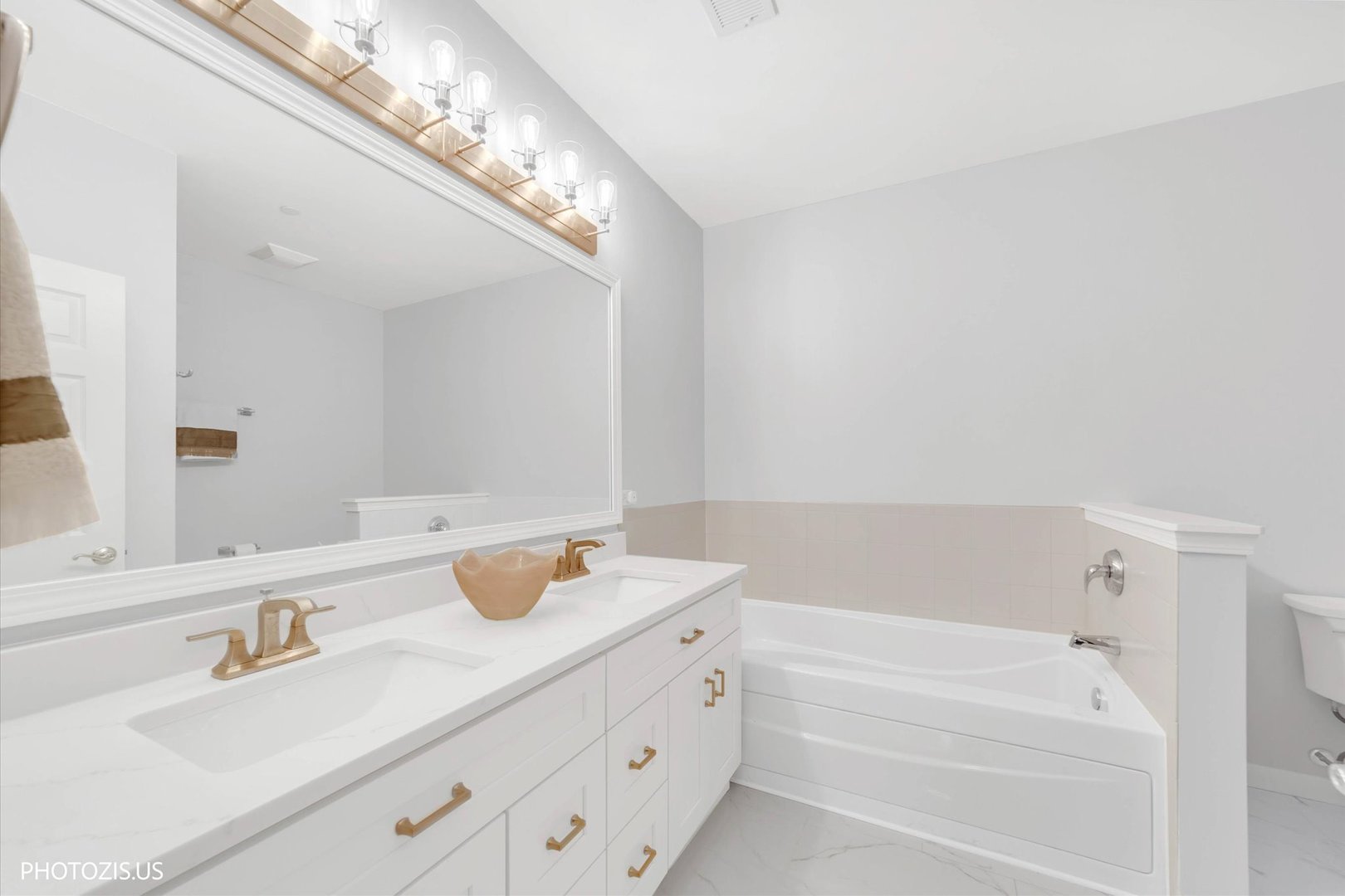 640 McHenry Road, Unit 301 Wheeling, IL 60090 - Photo 18 of 36 Gallery Image 18