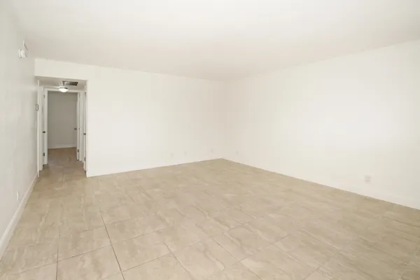 $1,950 | 402 Lake Shore Drive, Unit 207, Lake Park, FL 33403