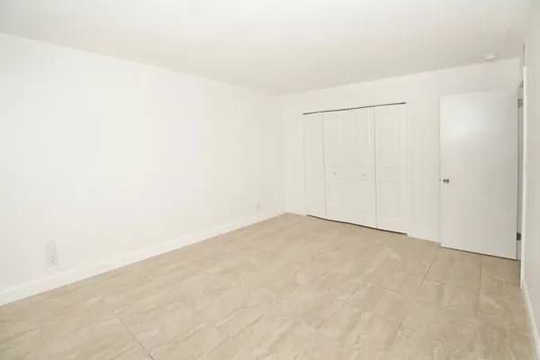 $1,950 | 402 Lake Shore Drive, Unit 207, Lake Park, FL 33403