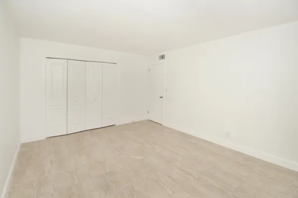 $1,950 | 402 Lake Shore Drive, Unit 207, Lake Park, FL 33403