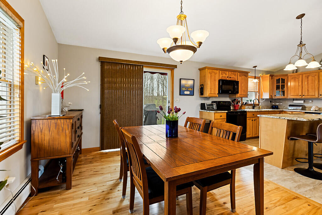 52 Alfalfa Road Sidney, ME 04330 - Photo 19 of 36 Dining room