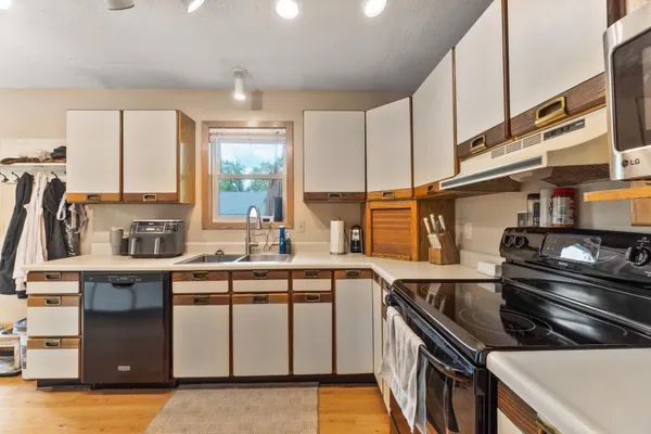 $252,800 | 1015 3rd Street Southeast, Bemidji, MN 56601