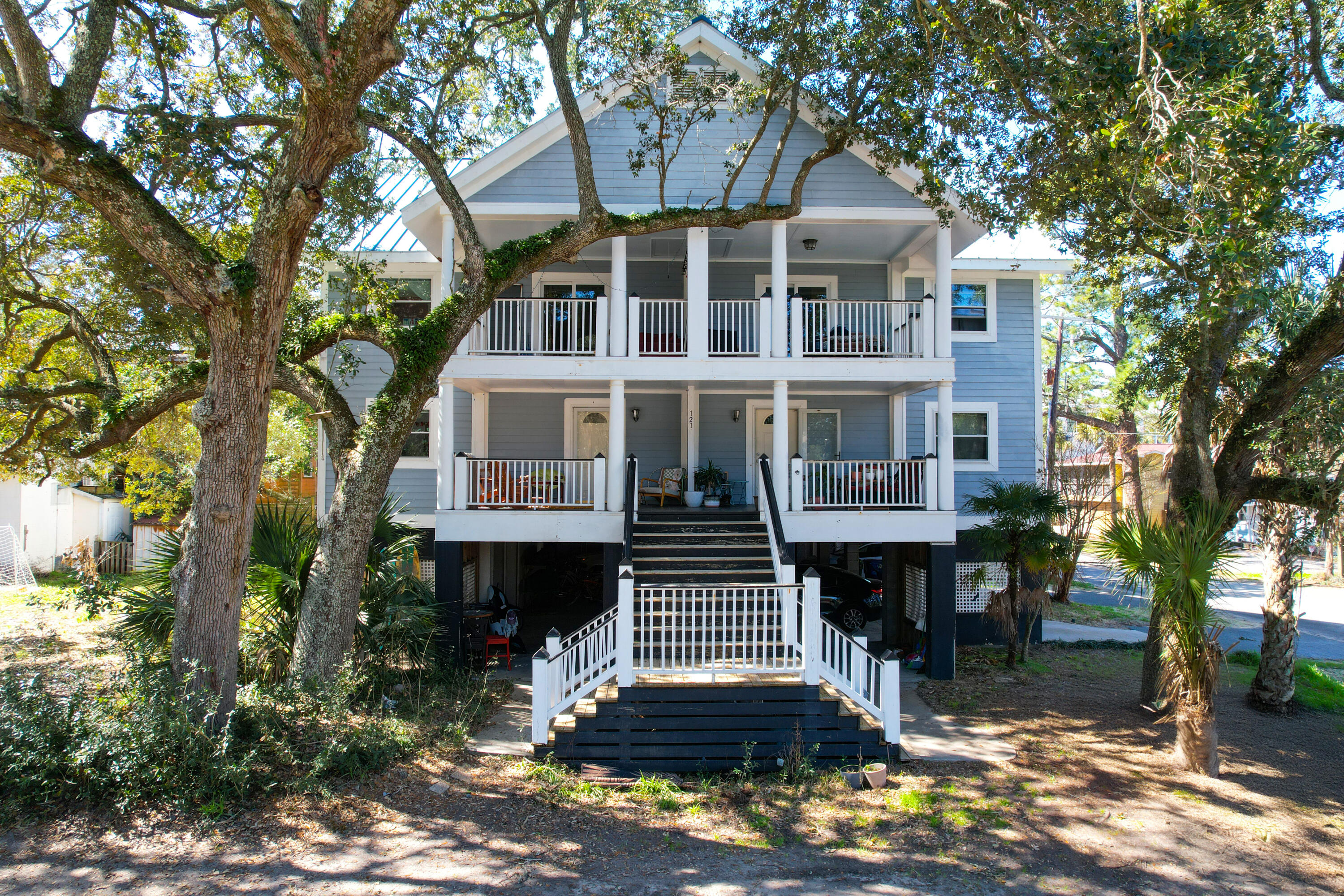 124 East Hudson Avenue Folly Beach, SC 29439 - Photo 1 of 29 124 E Hudson -Tidalcreekphoto- (1)