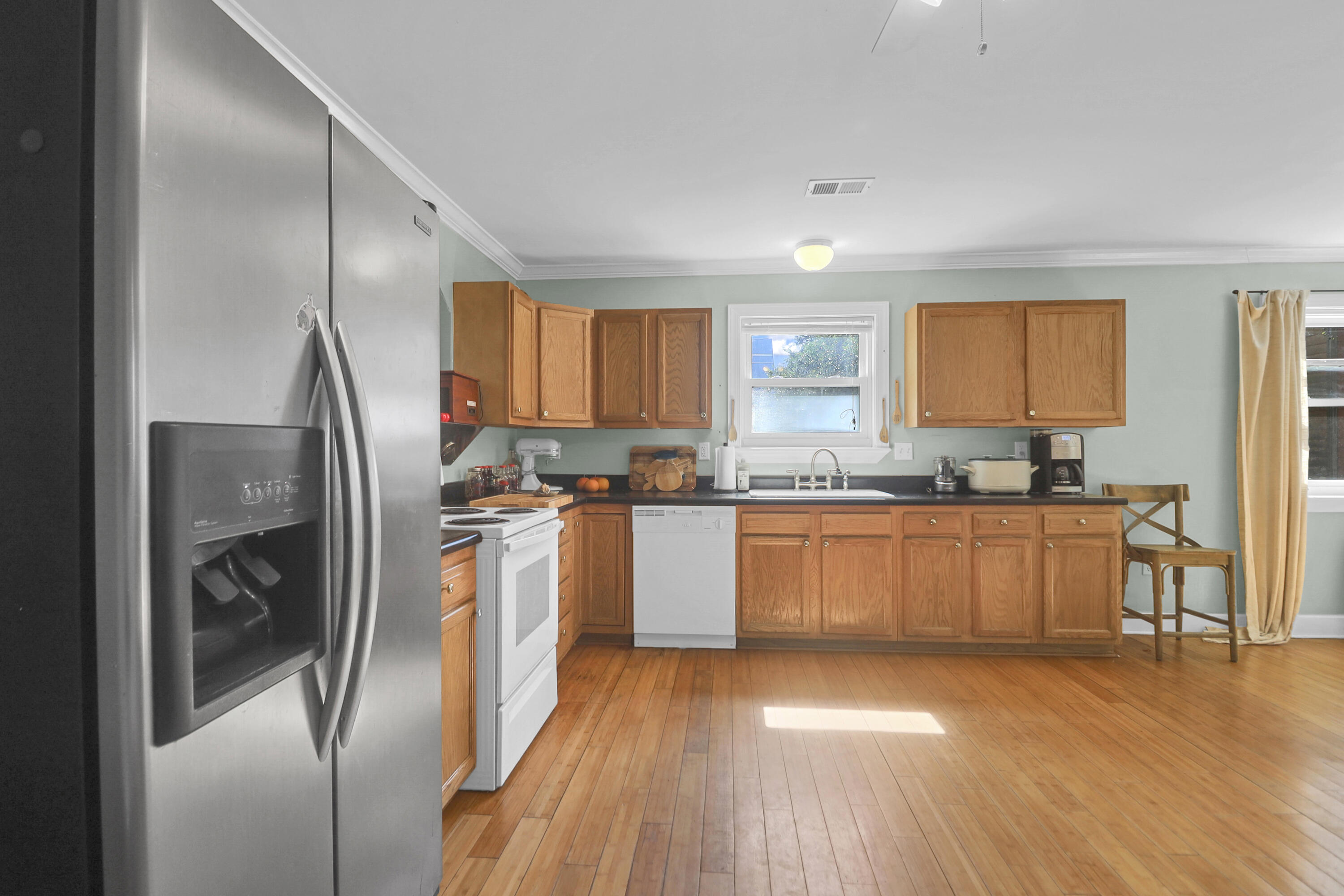 124 East Hudson Avenue Folly Beach, SC 29439 - Photo 6 of 29 124 E Hudson -Tidalcreekphoto- (15)