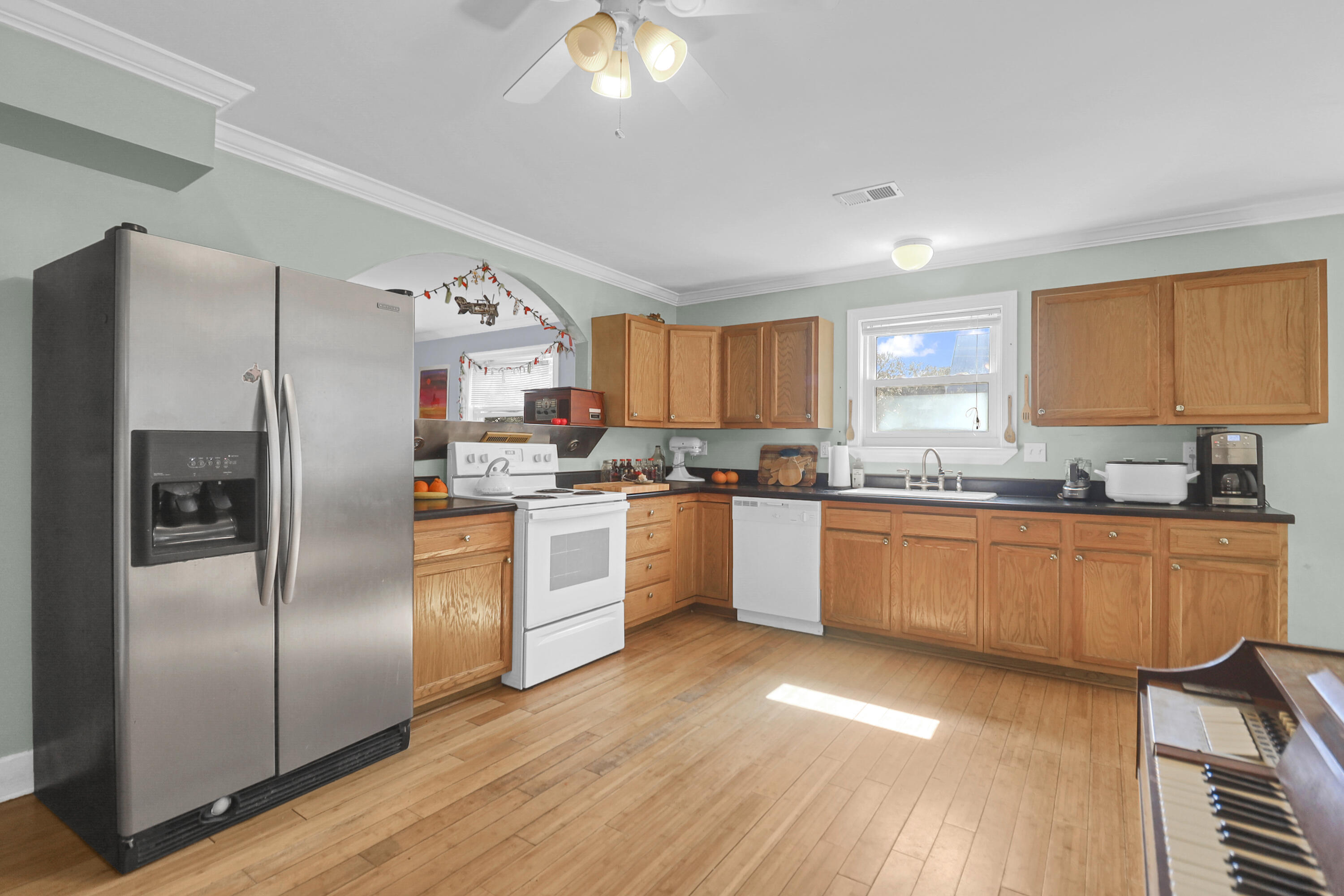 124 East Hudson Avenue Folly Beach, SC 29439 - Photo 8 of 29 124 E Hudson -Tidalcreekphoto- (14)