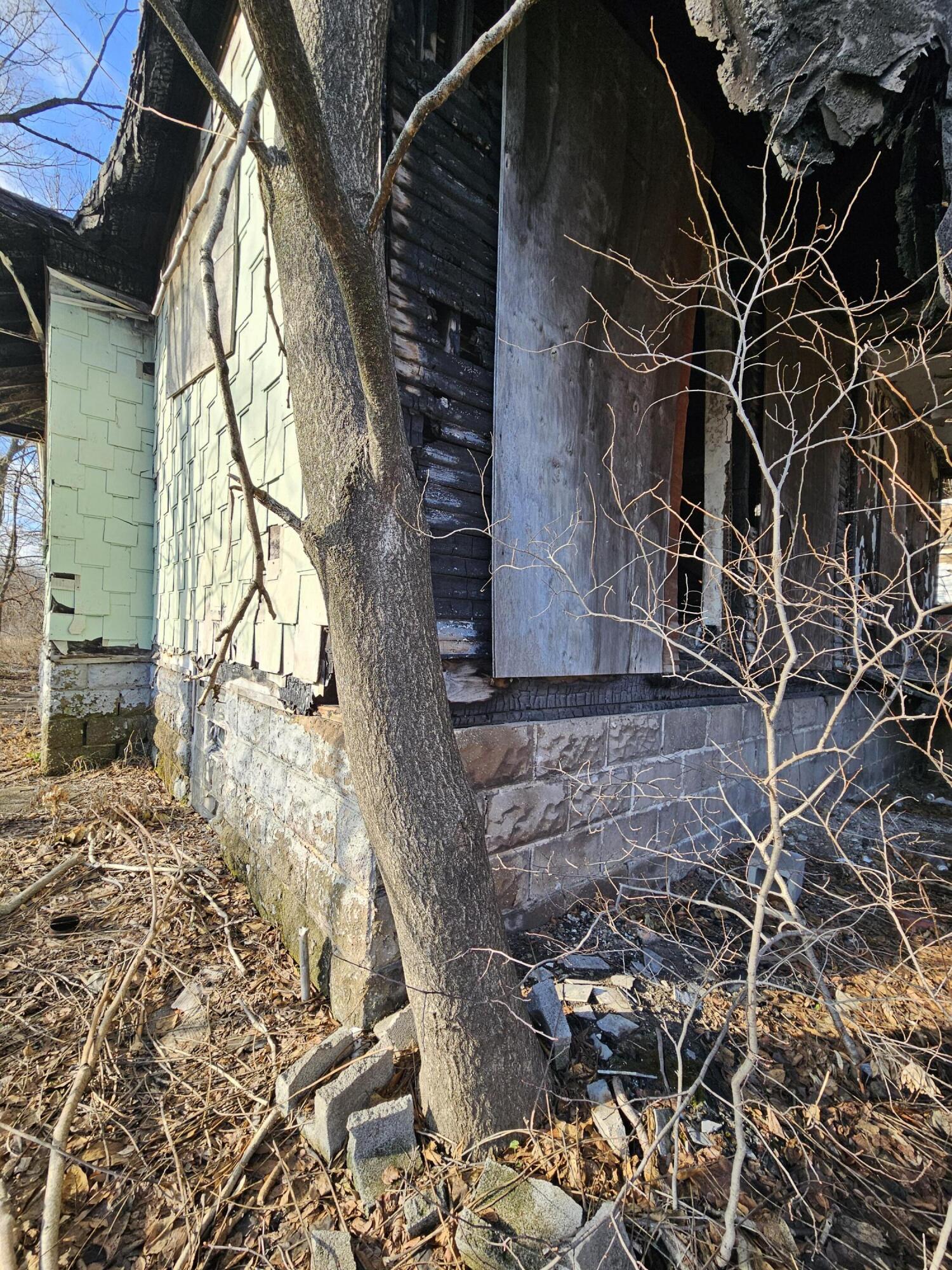3992 Madison Street Gary, IN 46408 - Photo 4 of 11 a backyard of a house