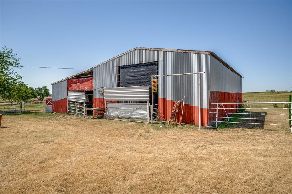 117 County Road Decatur, TX 76234 - Photo 35 of 40 Barn