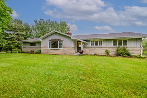 $239,900 | 2800 Mayflower Road, Niles, MI 49120