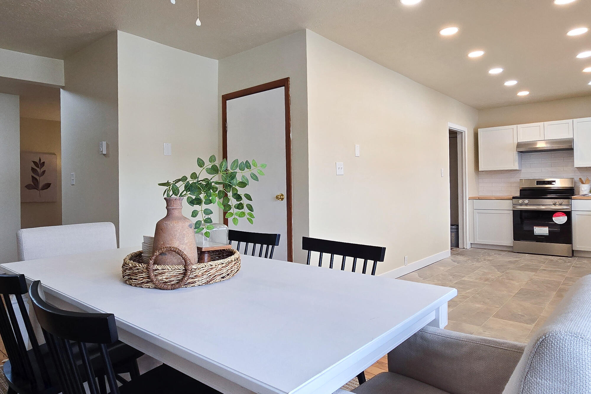 2800 Mayflower Road Niles, MI 49120 - Photo 11 of 19 2800 Mayflower dining to kitchen