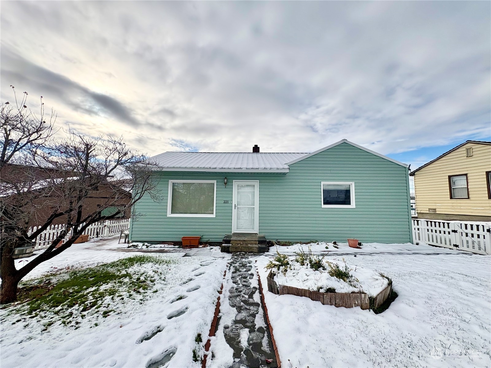 221 Statter Road Ephrata, WA 98823 - Photo 1 of 16