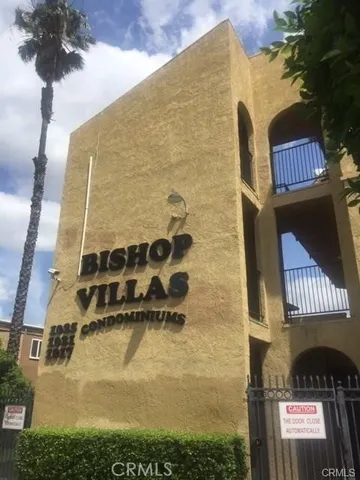 a picture of a bathroom