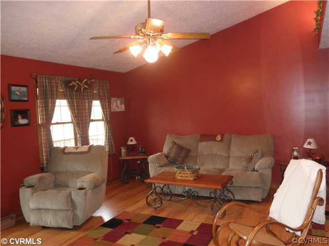 3330 Barnetts Road Providence Forge, VA 23140 - Photo 4 of 12 Living Room