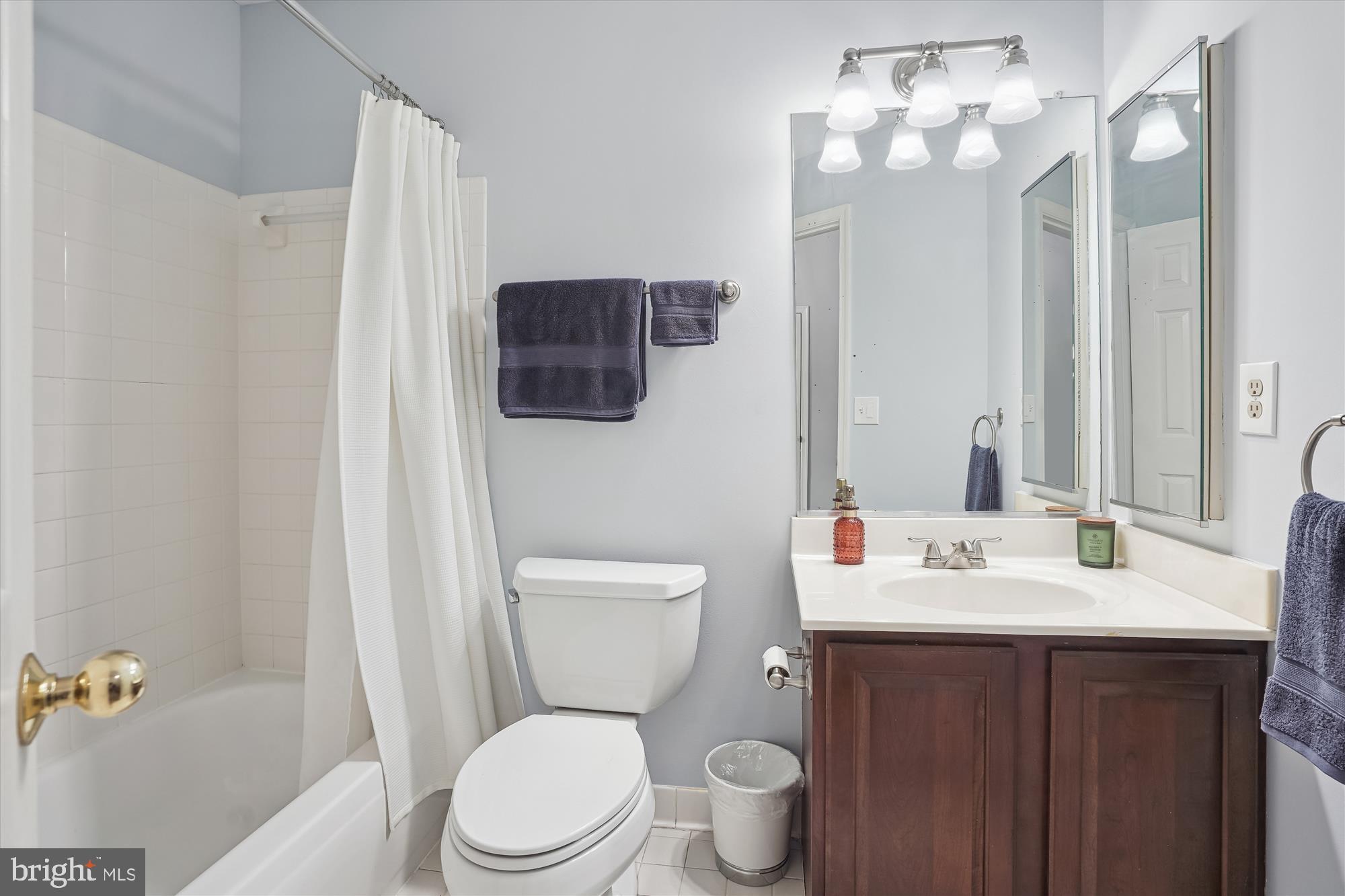 20944 Sandstone Square Sterling, VA 20165 - Photo 20 of 26 Top floor full bath
