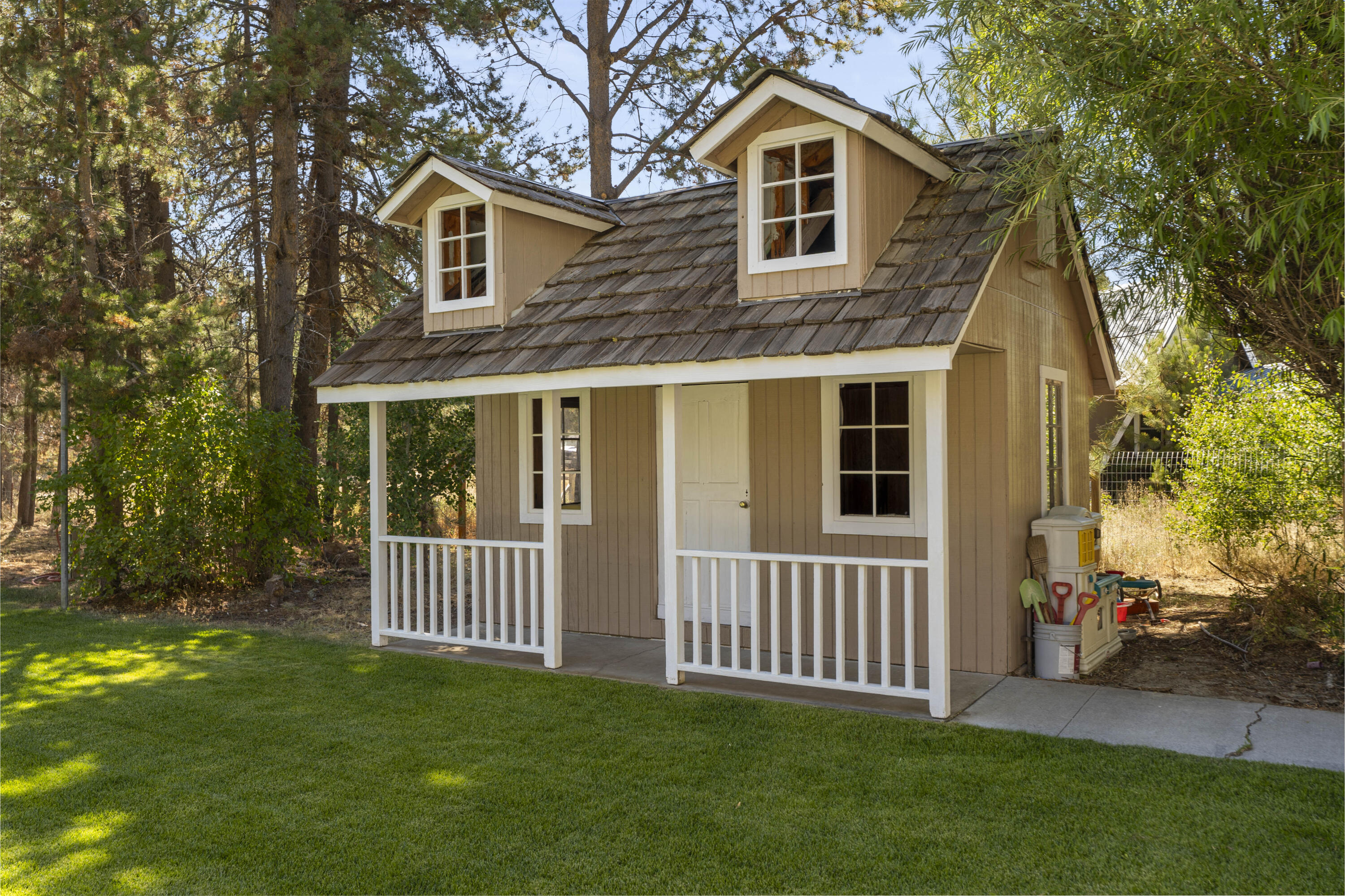 51445 Ash Road La Pine, OR 97739 - Photo 42 of 50 Play house