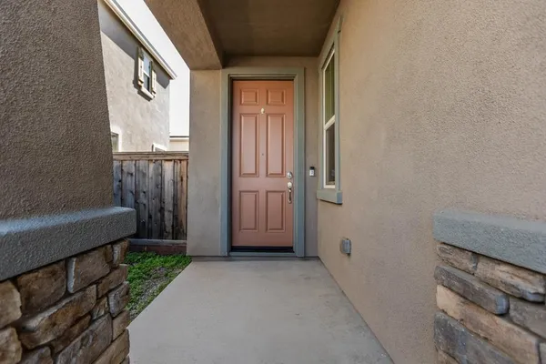 $735,000 | 516 South Ventana Avenue, Tracy, CA 95376