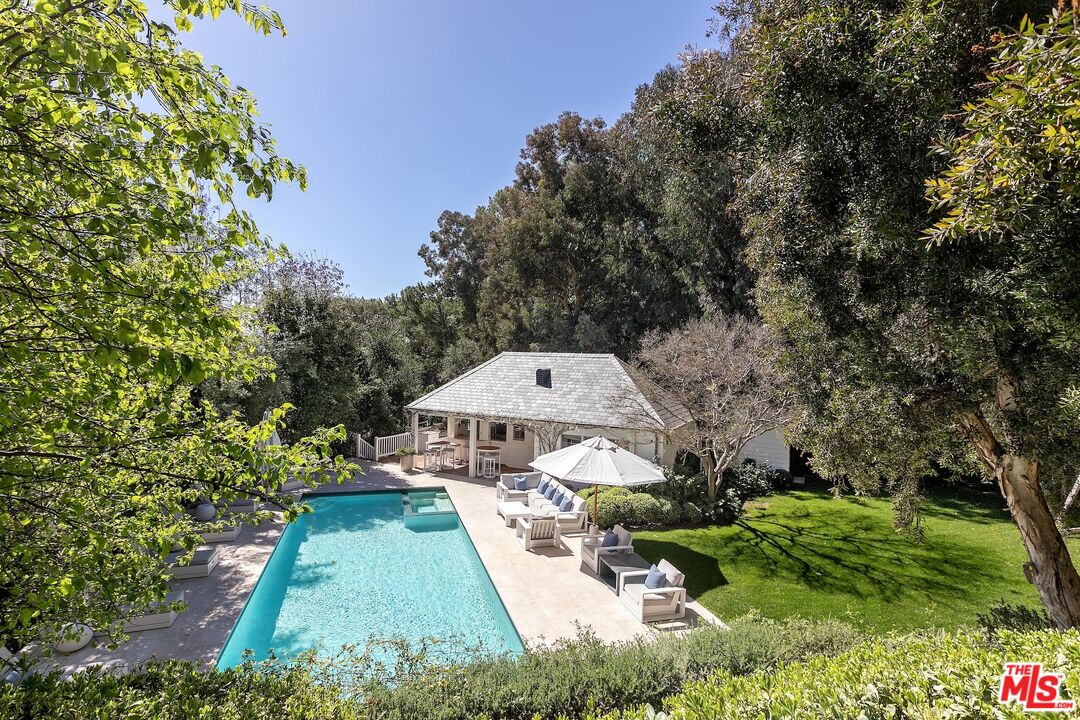 655 MacCulloch Drive Los Angeles, CA 90049 - Photo 2 of 10