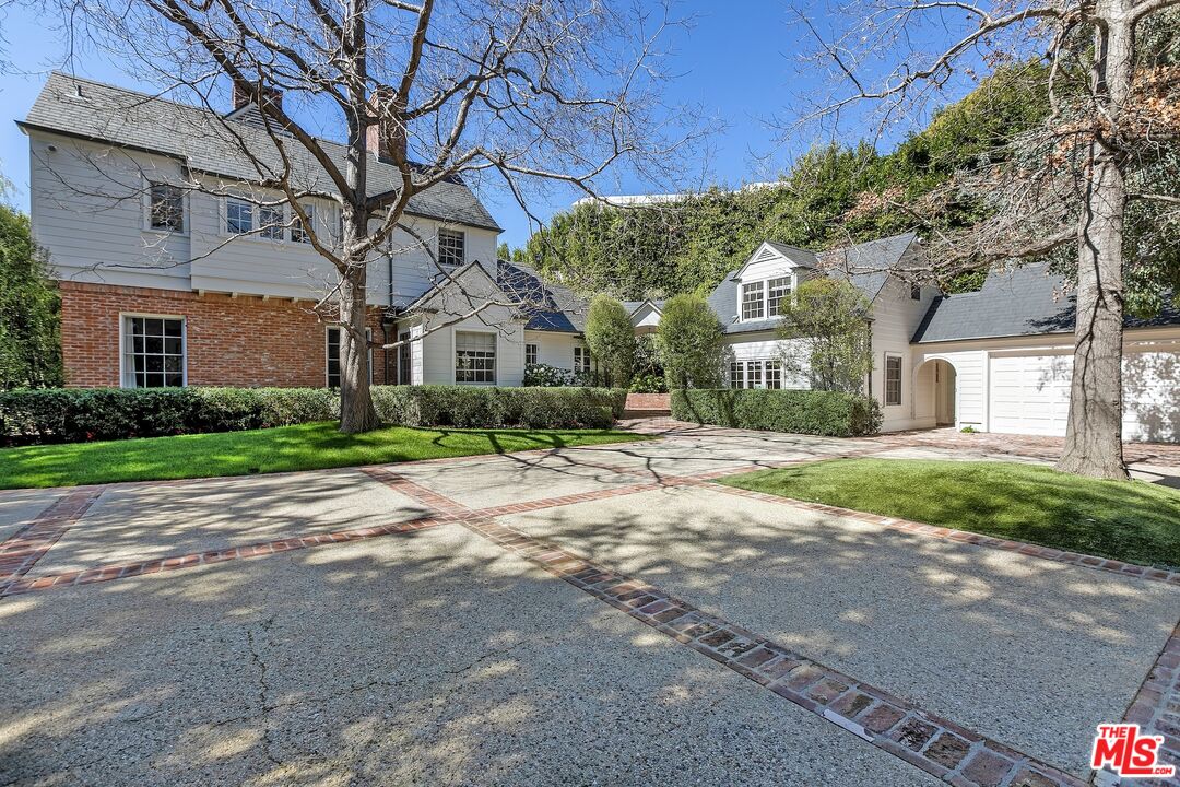 655 MacCulloch Drive Los Angeles, CA 90049 - Photo 3 of 10