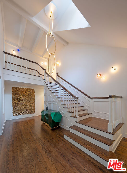 655 MacCulloch Drive Los Angeles, CA 90049 - Photo 5 of 10