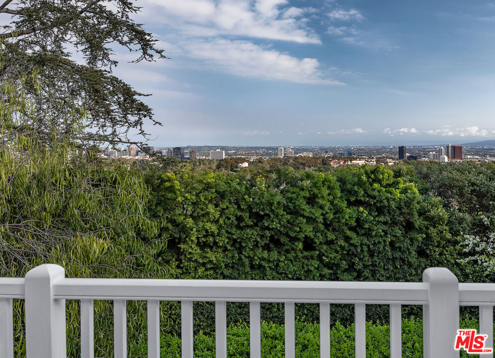 655 MacCulloch Drive Los Angeles, CA 90049 - Photo 10 of 10