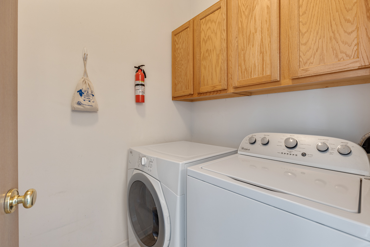 232 New Haven Drive Cary, IL 60013 - Photo 20 of 25 a utility room with dryer and washer