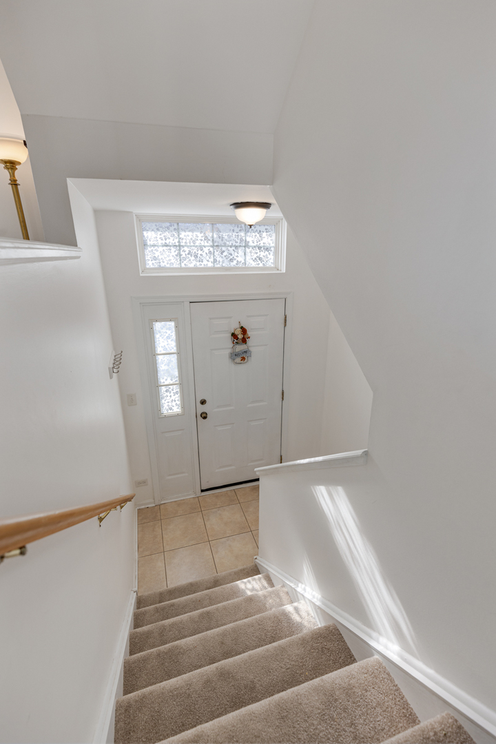 232 New Haven Drive Cary, IL 60013 - Photo 5 of 25 a view of an entryway