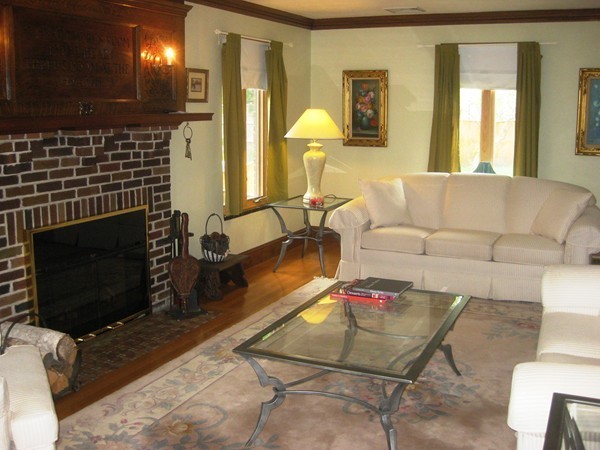 27 Pilgrim Road Belmont, MA 02478 - Photo 3 of 14 Gallery Image 3