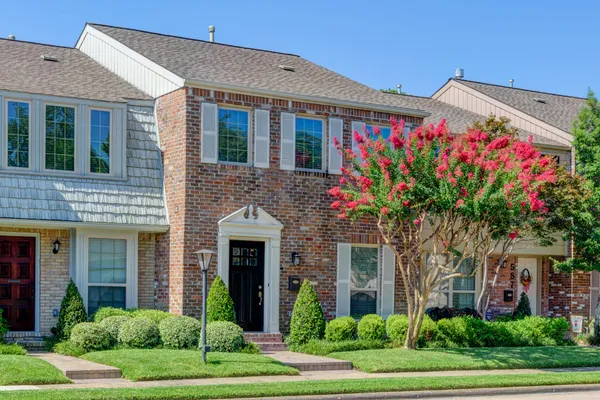 $2,400 | 5869 Valley Forge Drive, Unit 102, Houston, TX 77057