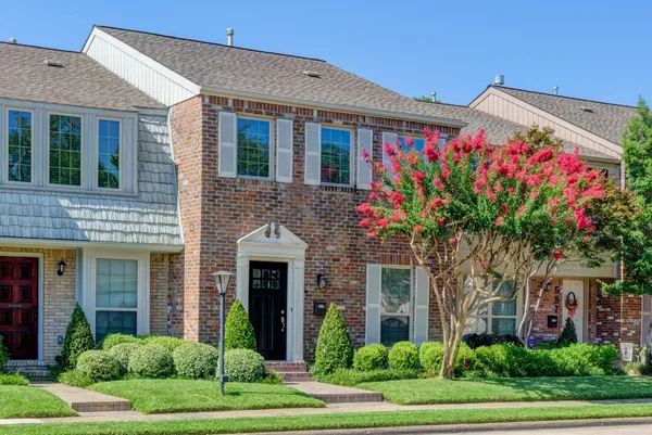 $2,400 | 5869 Valley Forge Drive, Unit 102, Houston, TX 77057