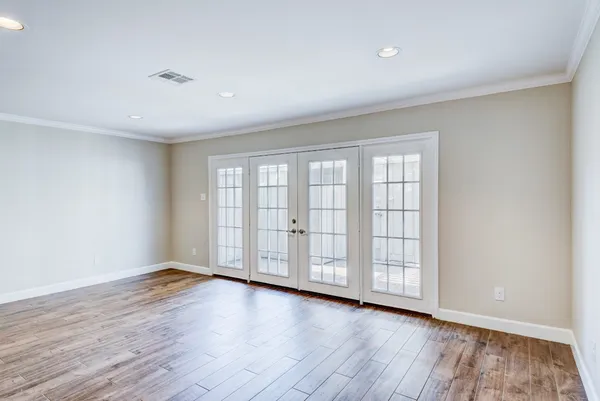 $2,400 | 5869 Valley Forge Drive, Unit 102, Houston, TX 77057