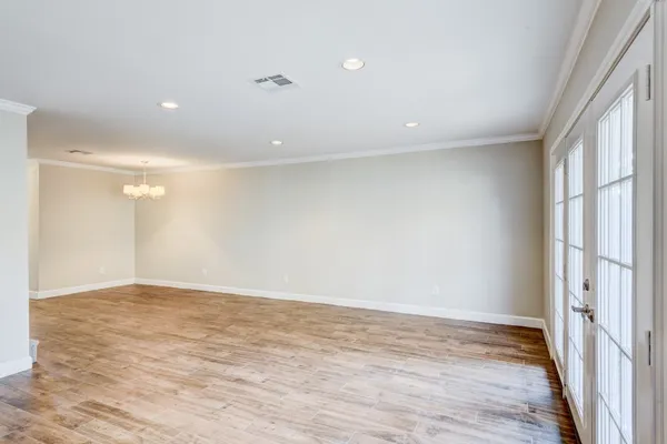 $2,400 | 5869 Valley Forge Drive, Unit 102, Houston, TX 77057