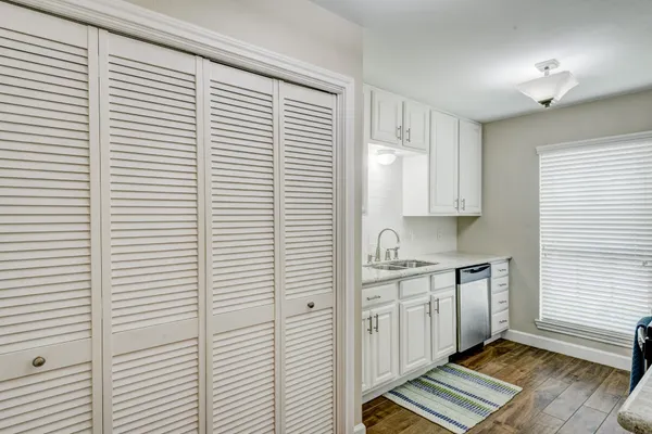 $2,400 | 5869 Valley Forge Drive, Unit 102, Houston, TX 77057