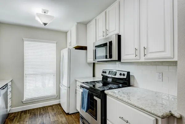 $2,400 | 5869 Valley Forge Drive, Unit 102, Houston, TX 77057