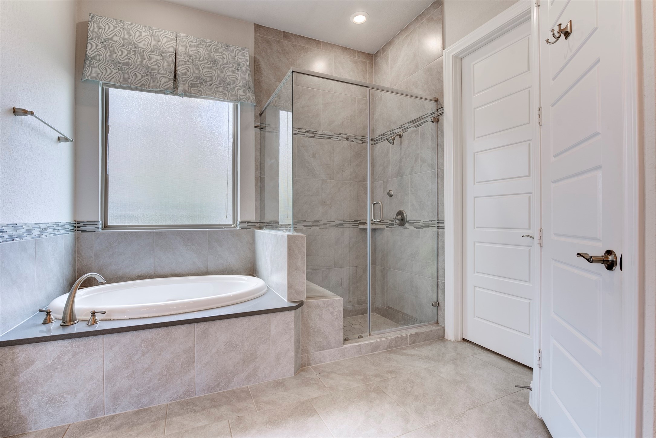 4802 Gingerwood Trace Lane Rosharon, TX 77583 - Photo 19 of 43 Primary bathroom