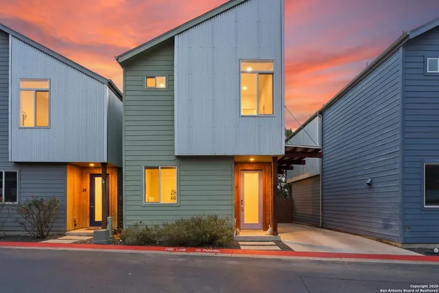 a view of entrance door of the house