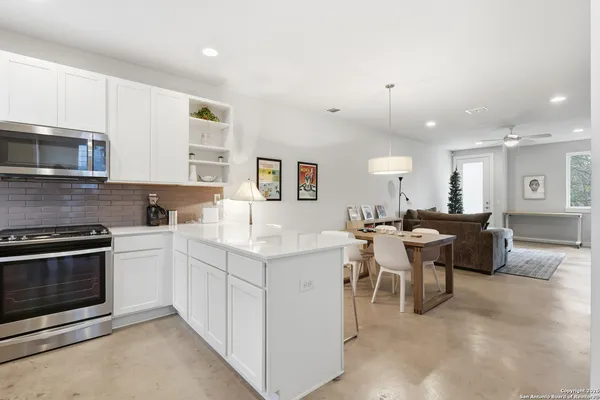 $345,000 | 330 Clay, Unit 27, San Antonio, TX 78204