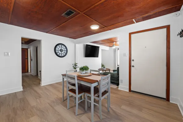 $2,000 | 1308 East 12th Street, Unit A, Austin, TX 78702