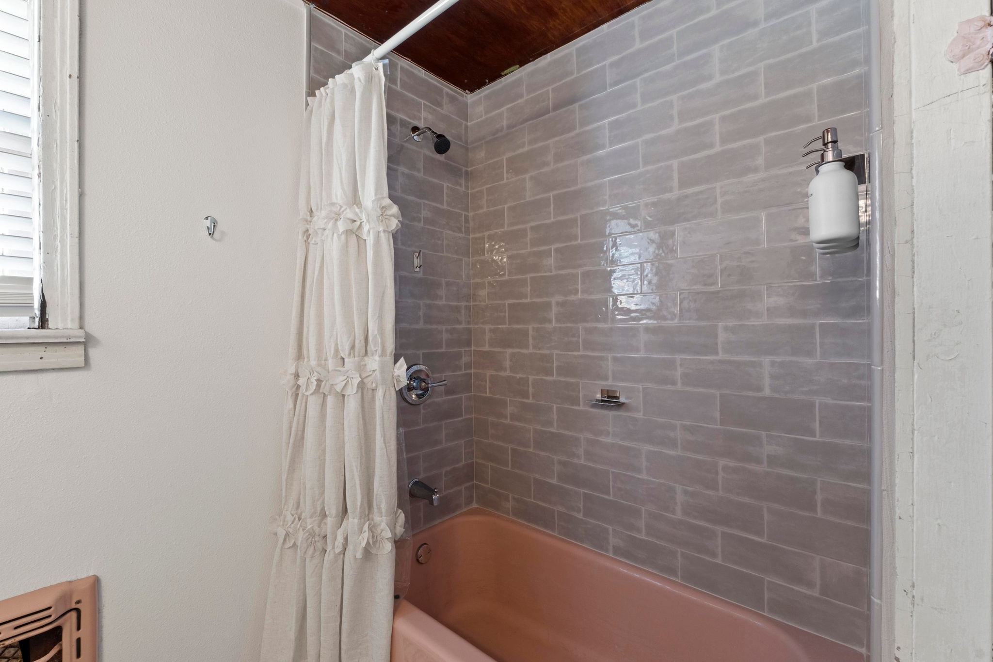 1308 East 12th Street, Unit A Austin, TX 78702 - Photo 18 of 25 a bathroom with a bathtub and shower