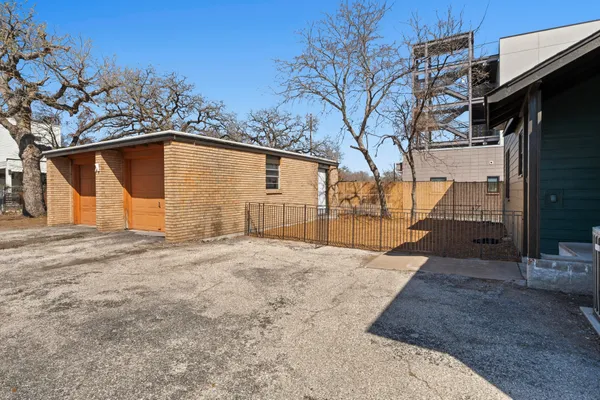 $2,000 | 1308 East 12th Street, Unit A, Austin, TX 78702
