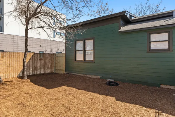 $2,000 | 1308 East 12th Street, Unit A, Austin, TX 78702
