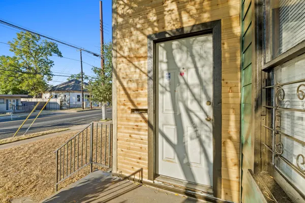 $2,000 | 1308 East 12th Street, Unit A, Austin, TX 78702