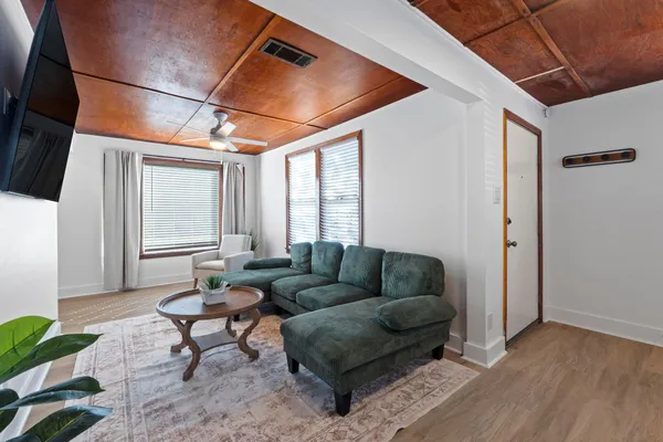 $2,000 | 1308 East 12th Street, Unit A, Austin, TX 78702