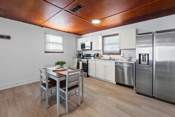 $2,000 | 1308 East 12th Street, Unit A, Austin, TX 78702