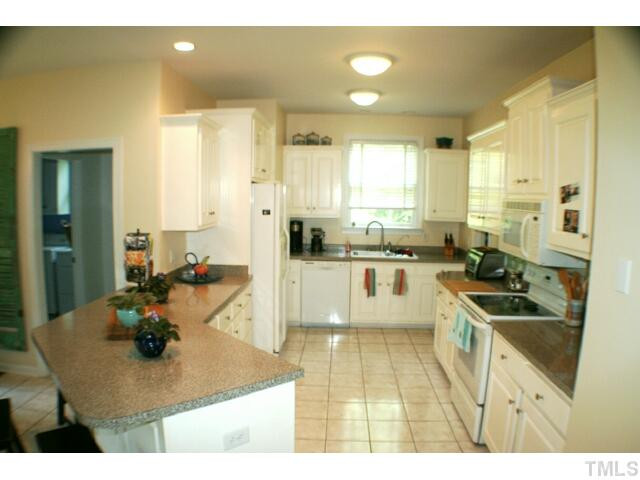 2705 10 Oaks Lane Raleigh, NC 27606 - Photo 11 of 25 Photo 11