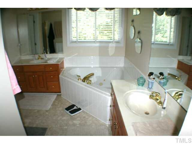2705 10 Oaks Lane Raleigh, NC 27606 - Photo 19 of 25 Photo 19